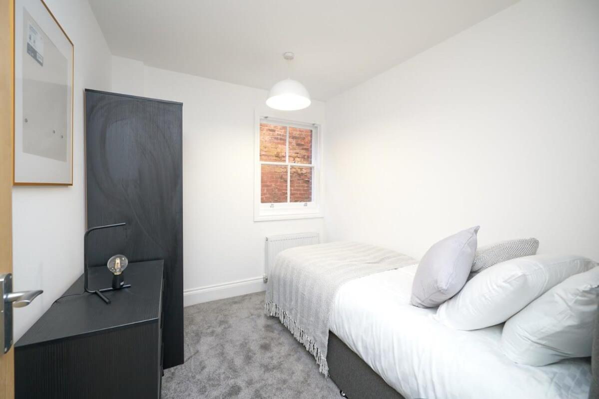 Lovely 2 Bedroom Apartment In Preston プレストン エクステリア 写真