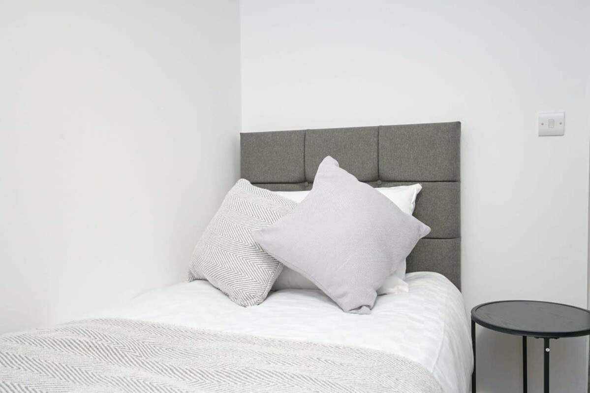 Lovely 2 Bedroom Apartment In Preston プレストン エクステリア 写真