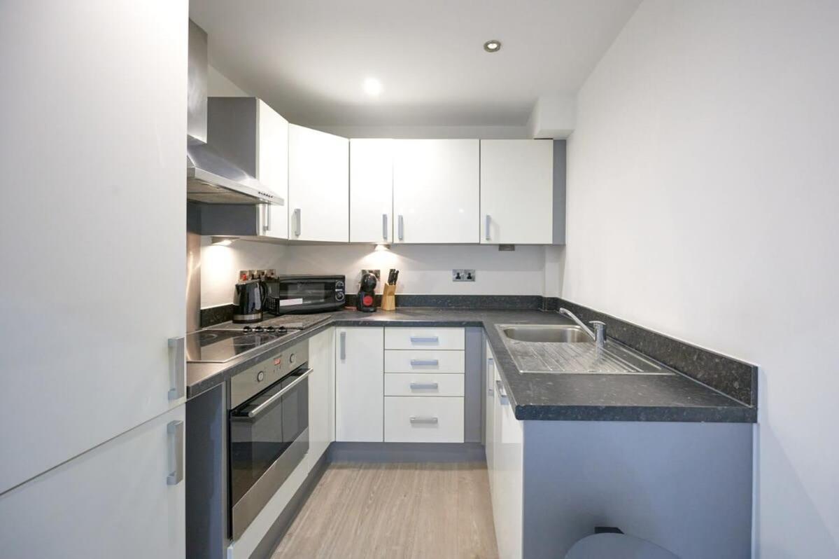 Lovely 2 Bedroom Apartment In Preston プレストン エクステリア 写真