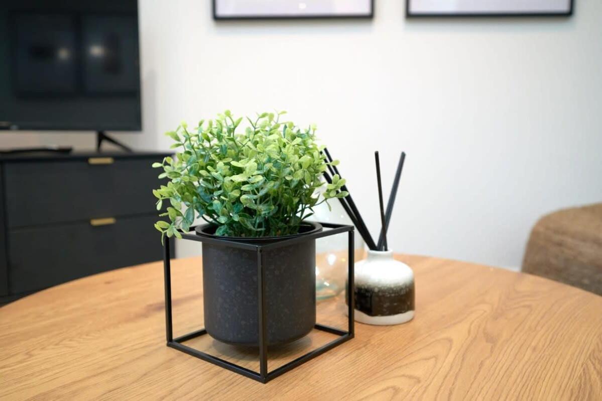 Lovely 2 Bedroom Apartment In Preston プレストン エクステリア 写真