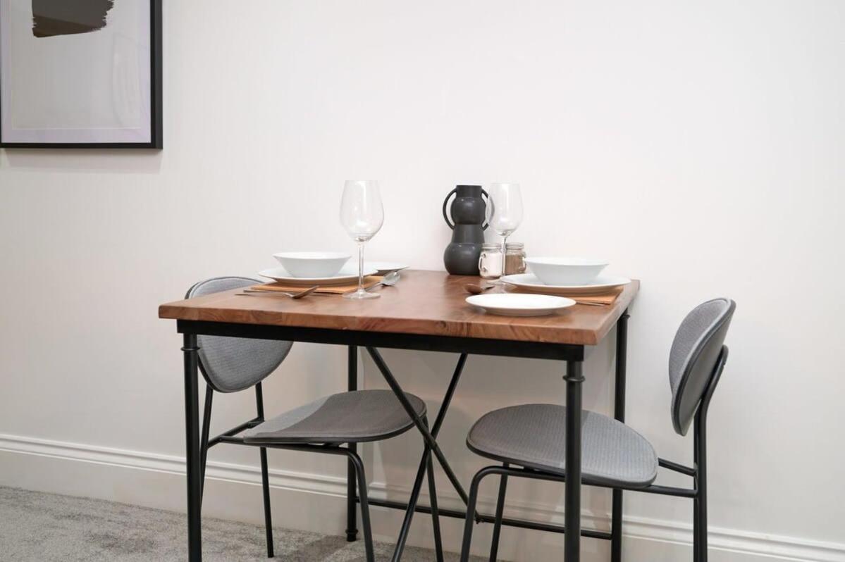 Lovely 2 Bedroom Apartment In Preston プレストン エクステリア 写真